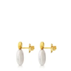 Alecia Earrings in Gold with Pearl.