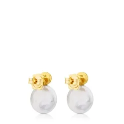 Alecia Earrings in Gold with Pearl.