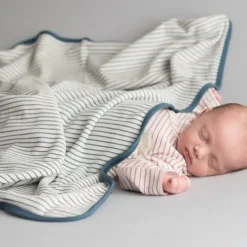 Baby blanket in Classic pink