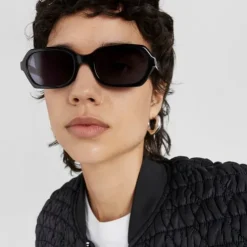 Black Sunglasses Pale Oval