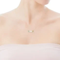 Gold San Valentín arrow Necklace with Mother-of-pearl