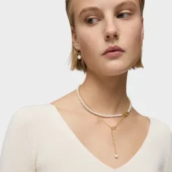 Hold Oval short gold Necklace with cultured pearl