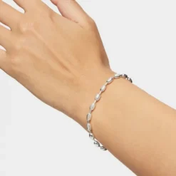 Hold Oval silver chain Bracelet with oval ball motifs