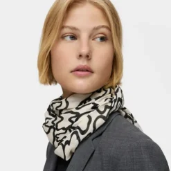 Kaos Scarf