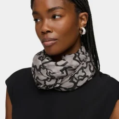 Kaos Scarf