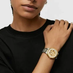 Karat Round Analogue watch in gold-colored IPG steel with a steel wristband