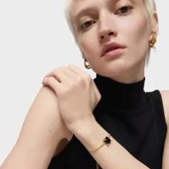 18kt gold plating over silver detail chain Bracelet with onyx Color Black