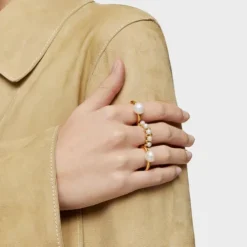 Medium Ring with 18kt gold plating over silver and cultured pearls Gloss