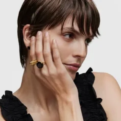 Ring with 18kt gold plating over silver and onyx Cachito Mío