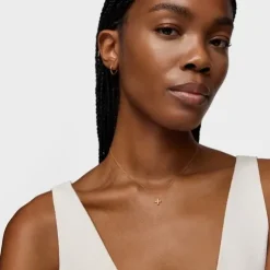 Short gold and diamond cross Necklace Basics