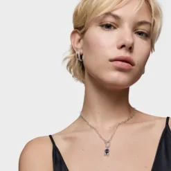 Small silver bear motif Pendant with laboratory-grown blue sapphire Color Bear LGG